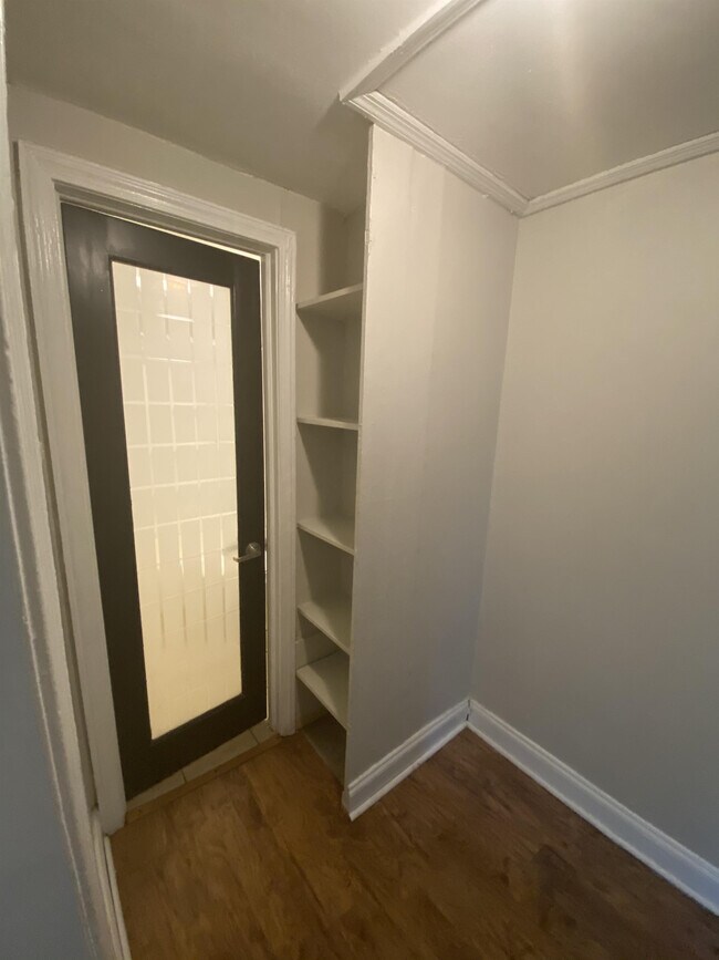 Building Photo - 2205 Russelldale Ave