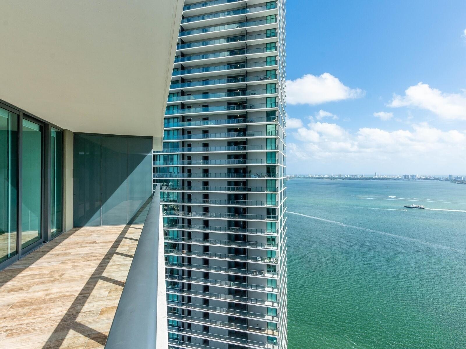 Building Photo - 650 NE 32nd St