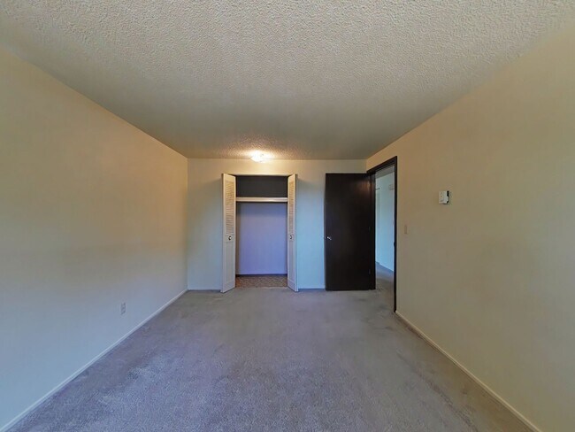 Building Photo - 2 Bedroom Apartment ~ Albany ~ Small Pet F...