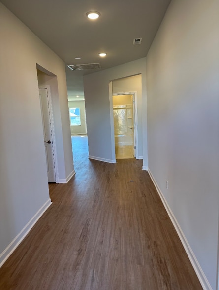 Building Photo - 3717 Clementine Ln