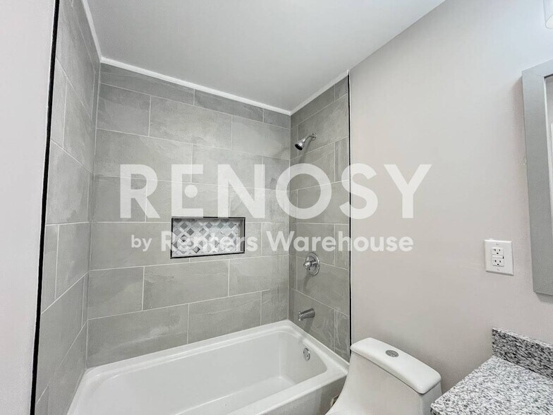 Building Photo - 5 Paddock Dr
