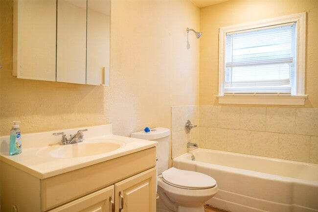 Building Photo - 505 Sikes St