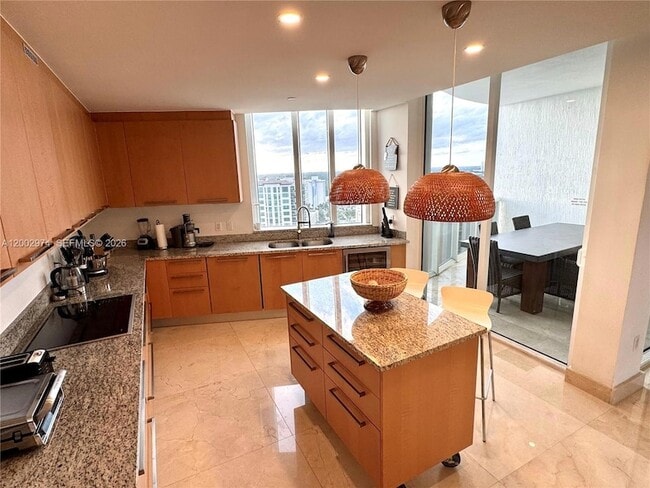 Building Photo - 15901 Collins Ave