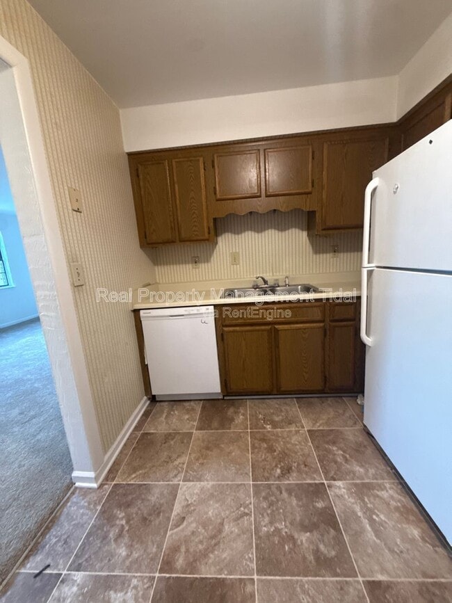 Building Photo - 6117 Brookwood Dr