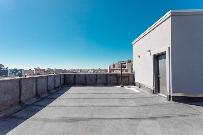 Building Photo - 39 Suydam St