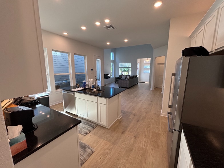 Building Photo - 9409 Chatside