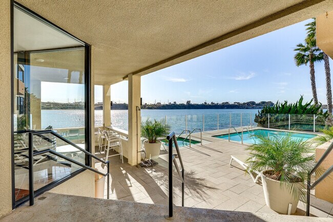 Building Photo - 4513 Cove Dr