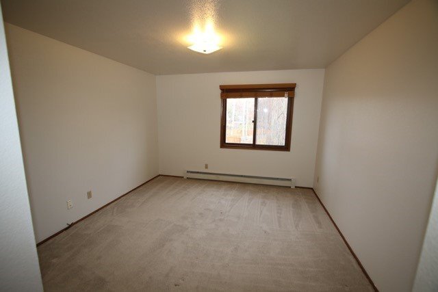 Building Photo - 2 Bedroom Condo on a Lake!