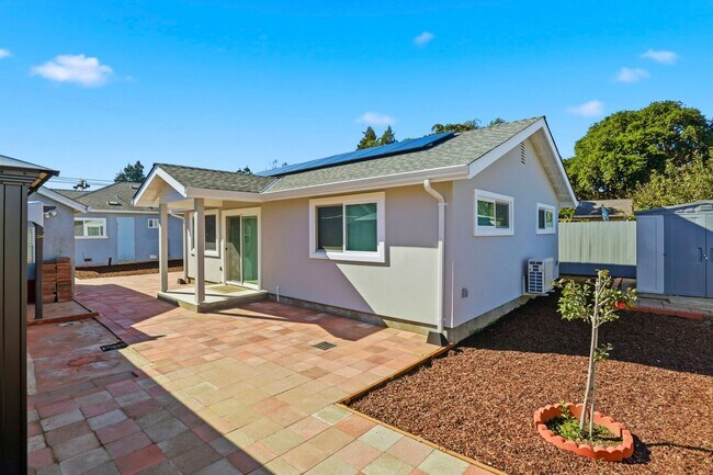 Building Photo - Just Built Two Bedroom Property!