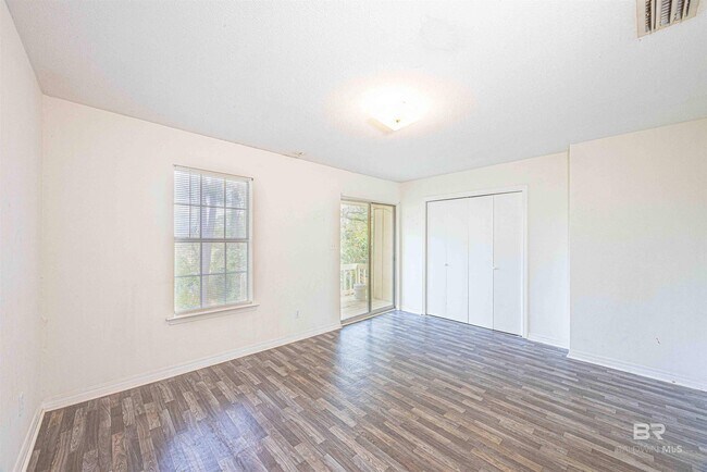 Building Photo - 600 Cheshire Ln