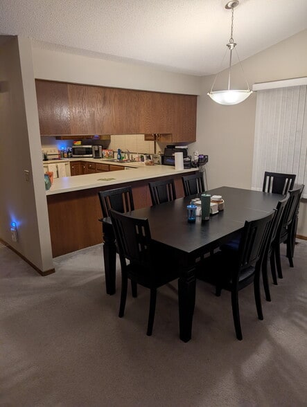 dining room and breakfast bar - 8306 Iltis Dr
