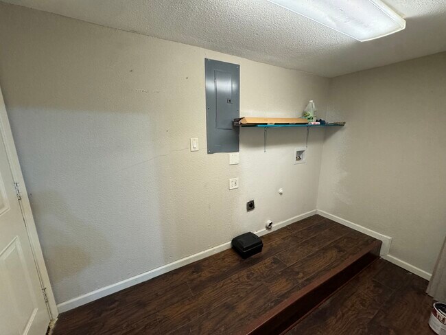 Building Photo - 406 Hillcrest St