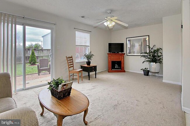 Building Photo - 8607 Woodhue Ct