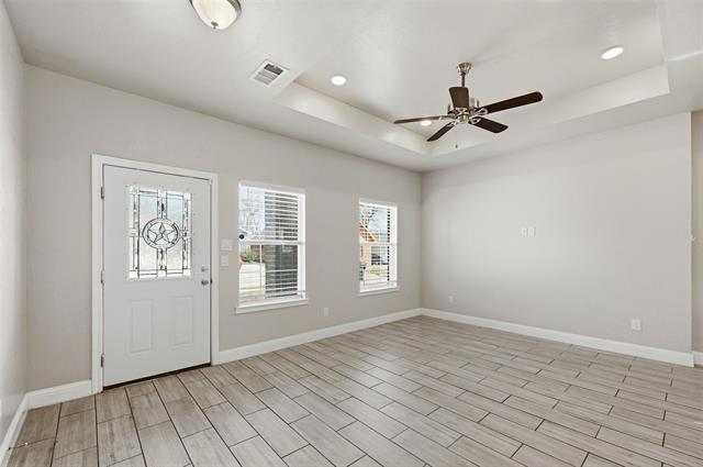 Building Photo - 2207 Henry St