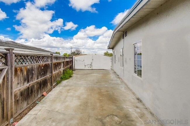 Building Photo - 6327 Newsome Dr