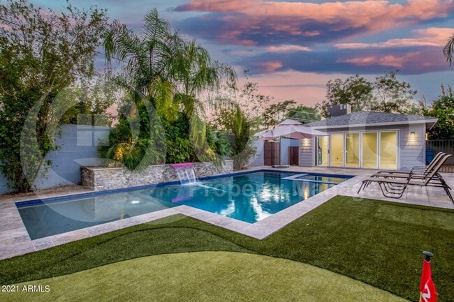 Building Photo - 3429 E Coolidge St