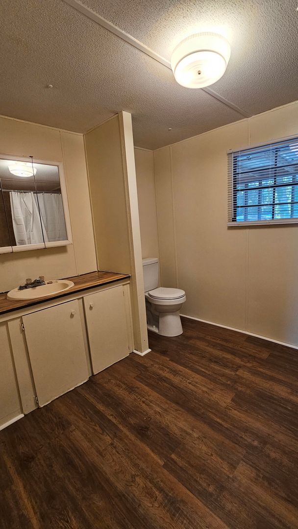 Building Photo - mobile home conveniently located