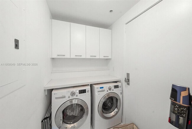 Building Photo - 6899 Collins Ave