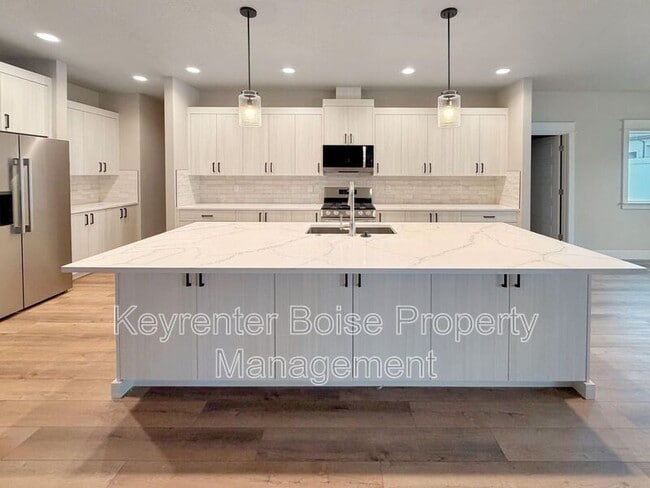 Building Photo - 4401 E Wedge St