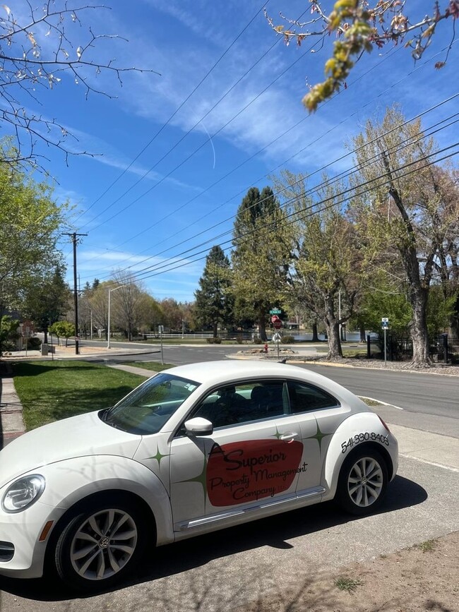 Building Photo - 245 NW Tumalo Ave