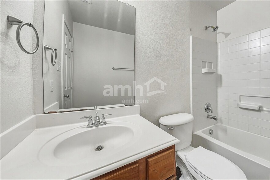 Building Photo - 10236 Coolidge Dr