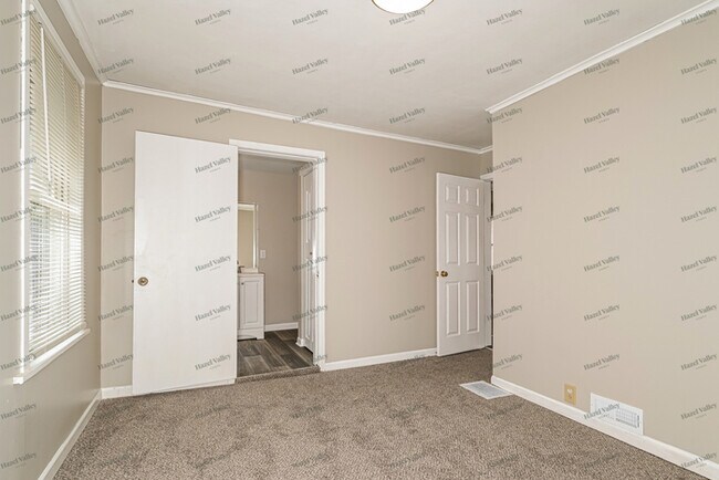 Building Photo - 8706 Eulalie Ave