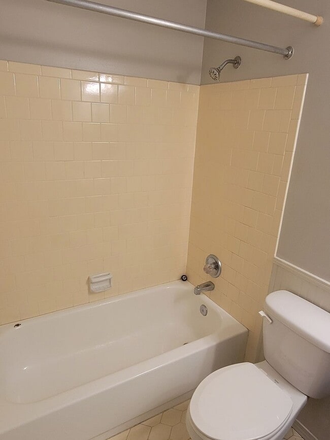 Building Photo - Adorable 2-Bedroom, 2-Bath Townhome Near A...