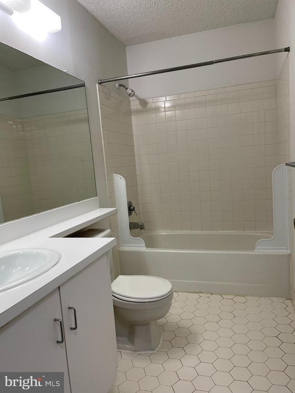 Building Photo - 17 Joyner Ct