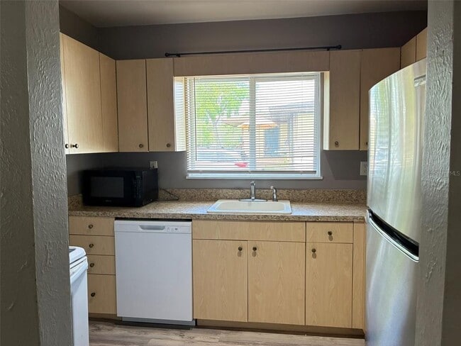 Building Photo - 1555 Michigan Ave