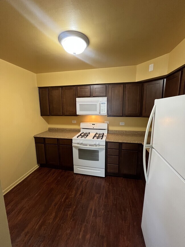 Building Photo - 8845 Cottage Grove