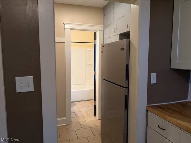 Building Photo - 1560 Coutant Ave