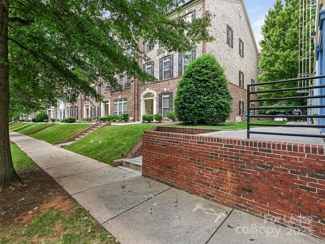 Building Photo - 1530 S Church St