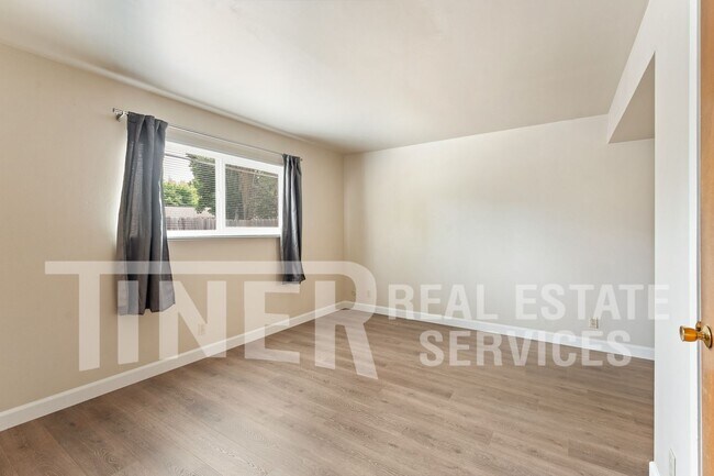 Building Photo - 2267 La Grama Dr