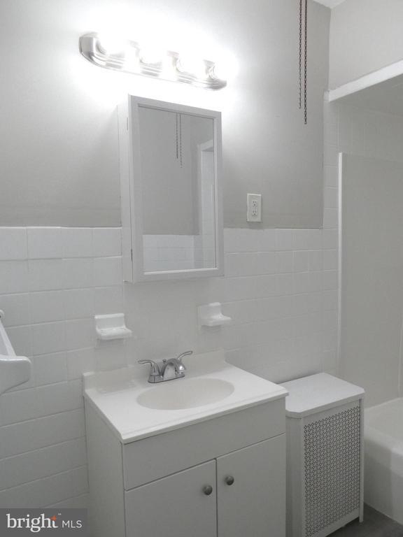 Building Photo - 1213 S 54th St