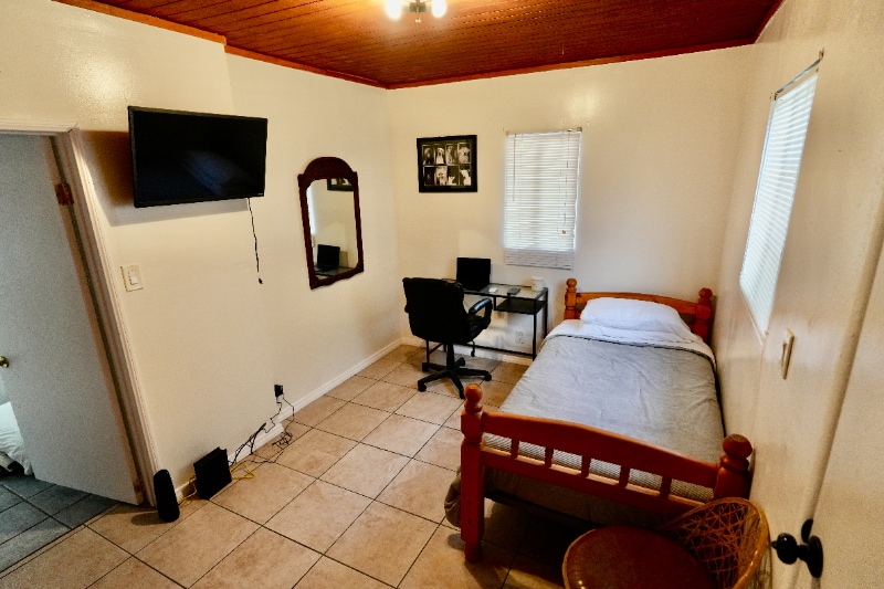 Building Photo - 1866 El Sereno Ave