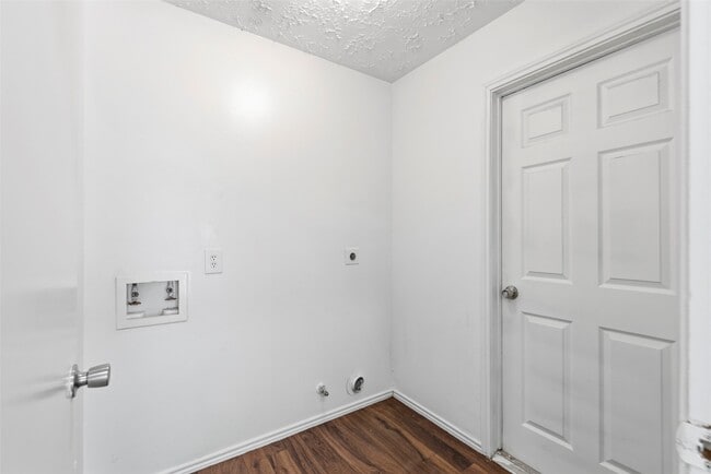 Building Photo - 16826 Carbridge Dr