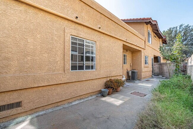 Building Photo - Modern 2-Bed, 2-Bath Retreat in the Heart of Covina