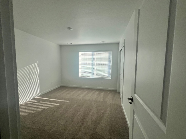 Building Photo - 4112 W Cirrus Ln