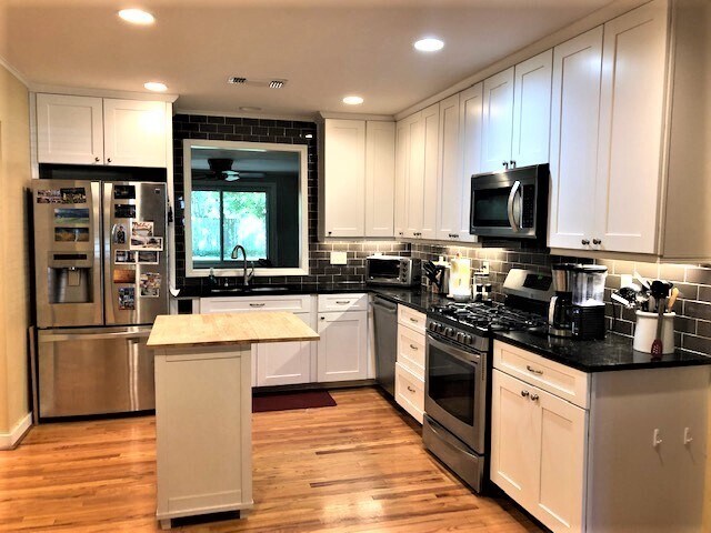 Building Photo - Updated Broadmoor Home!!