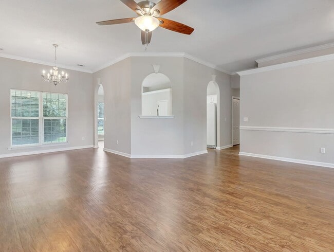 Building Photo - 4 Bed/2 Bathroom Home in Richmond Place