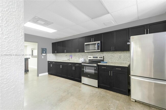 Building Photo - 200 Leslie Dr