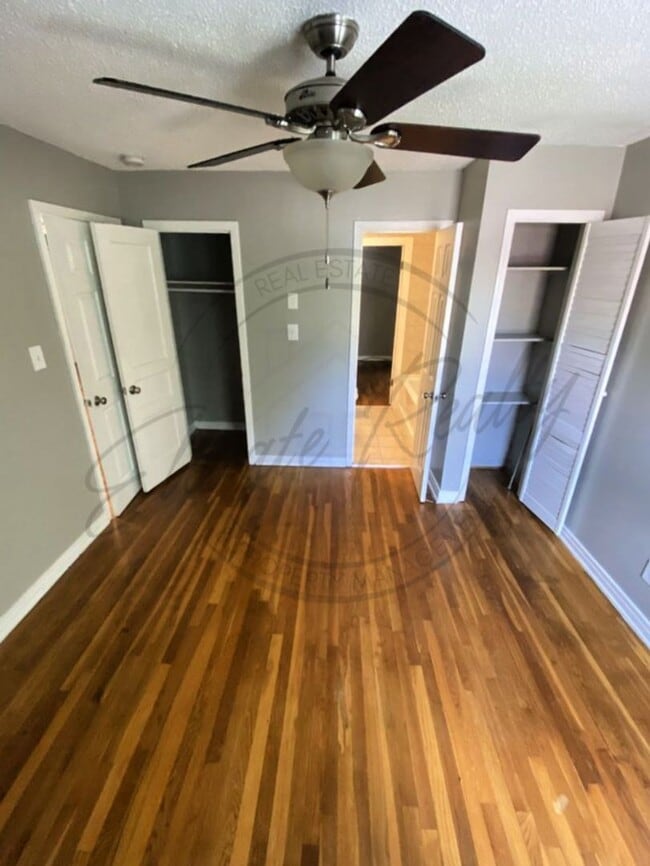 Building Photo - Two Bedroom Ranch Style Apartment Near BNA on Special!