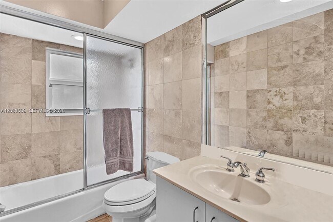 Building Photo - 3877 Bimini Ave