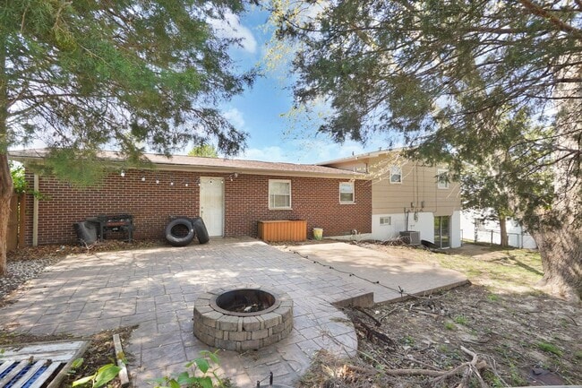 Building Photo - Spacious 4-Bedroom Home Near STL Airport i...