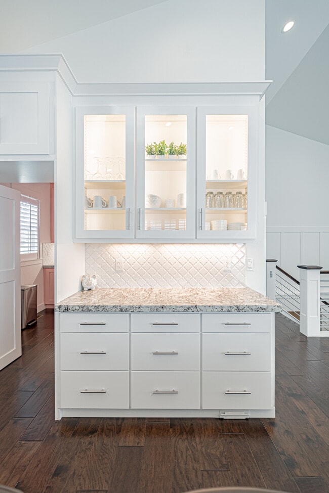 Building Photo - 949 Greenwillow Ln