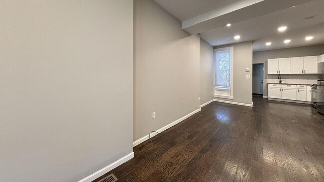 Building Photo - Beautiful 3 Bedroom Home