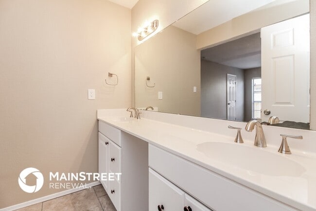 Building Photo - 8414 Kensington Dr