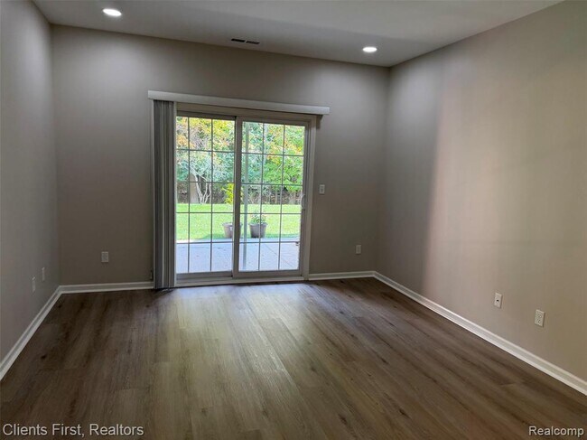 Building Photo - 16040 Morningside