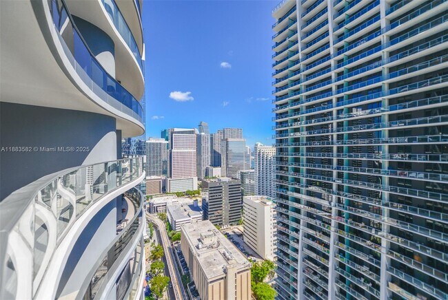 Building Photo - 1000 Brickell Plaza