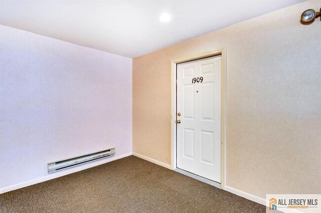 Building Photo - 1909 Tanglewood Ct